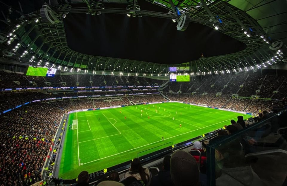 Galatasaray Strike Early to Lead Liverpool in Champions League Clash