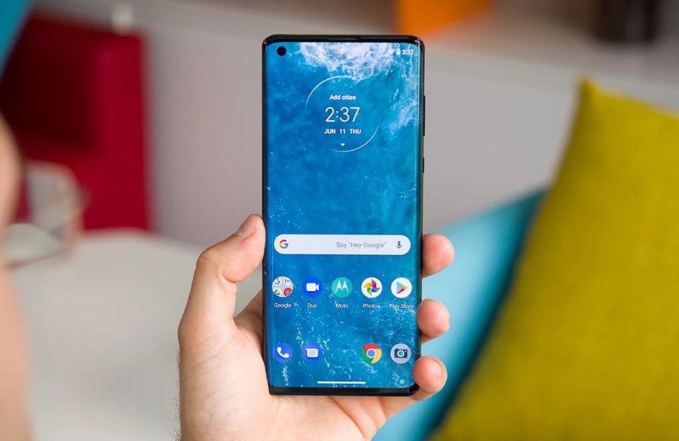 Motorola Ships Upgrade Samsung Was Afraid to Try