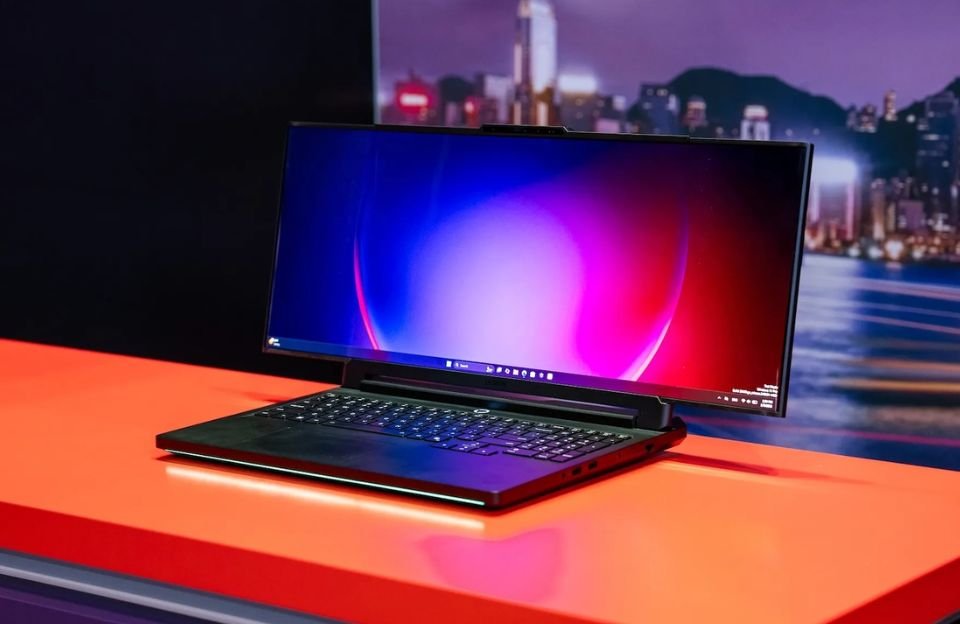 The Strange New Lenovo Laptop Might Be Brilliant! 12