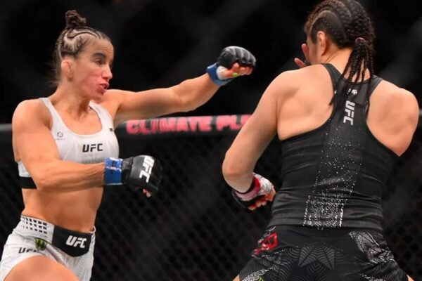 Alexa Grasso defeats Maycee Barber at UFC Seattle