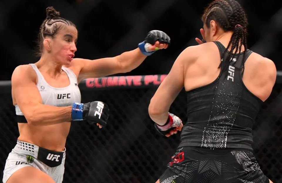 Alexa Grasso defeats Maycee Barber at UFC Seattle