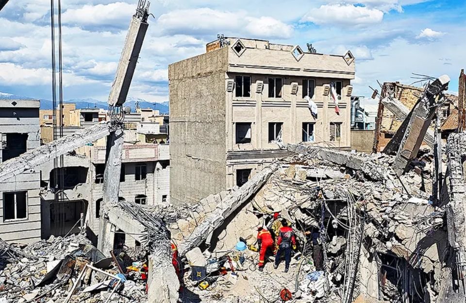 Iran Goes Quiet, Gulf Tightens — Pakistan in Suspense as Europe Faces a Red Sky Crisis